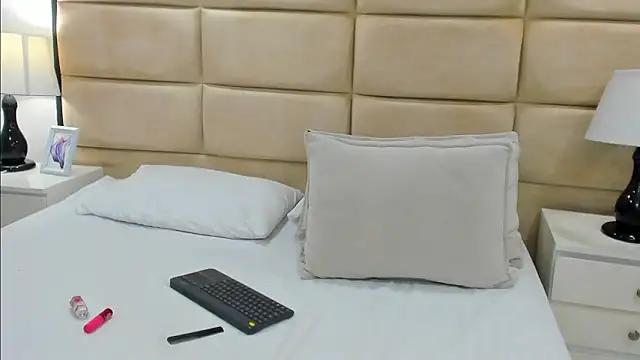 AshleyGingerr webcam stripchat model stream image