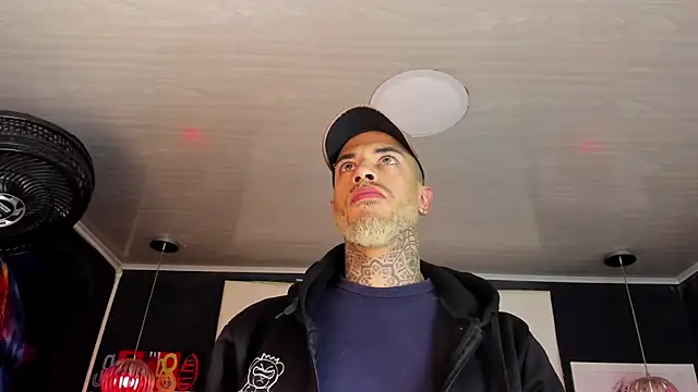 vinzenzrizzo - VinzenzRizzo's free webcam - UK Sex Cams