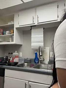 latina_curvy22 webcam