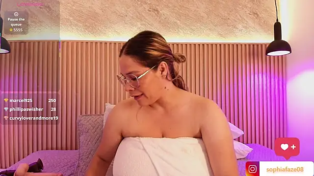 big_tits_in_your_face webcam