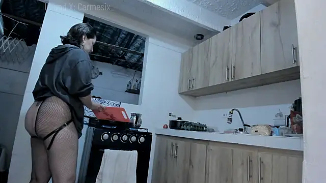 carmesix (F young) - spity and tese hairy body