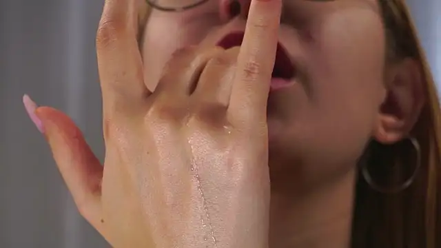 NeliaStarnaud webcam