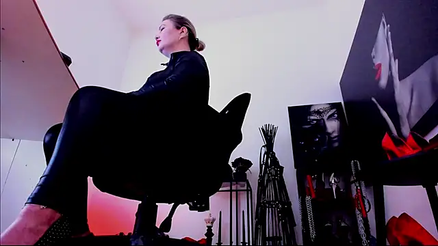 MistressDemisweet webcam stripchat model stream image