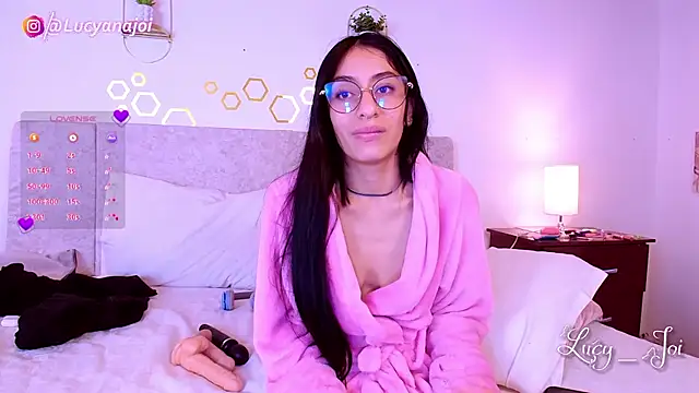 Lucyanajoi webcam