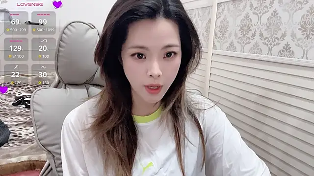 美女Holiland在线直播