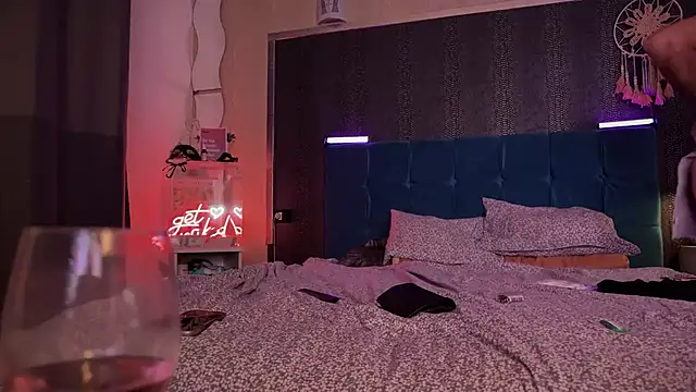 Secret_Lovers1's live cam