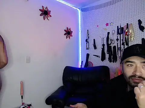 Aron_and_Queen_Annie webcam