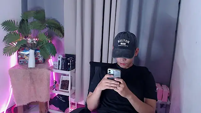 pinkcock_froi2305 webcam