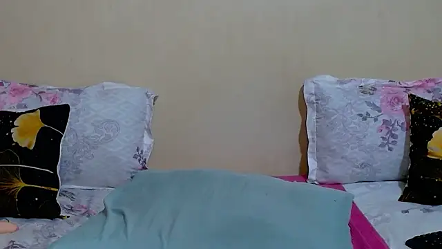 diamondluv29 - DiamondLuv29's free webcam - UK Sex Cams