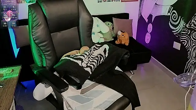 Yuhwan_ webcam stripchat model stream image