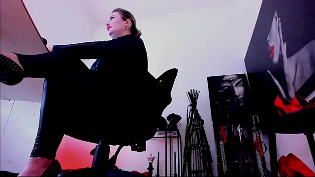 MistressDemisweet webcam stripchat model stream image