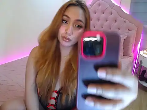 ur_seductivelaura webcam