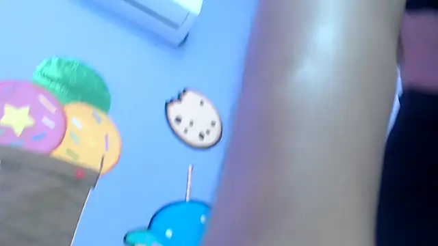 skinnysexzara18 webcam