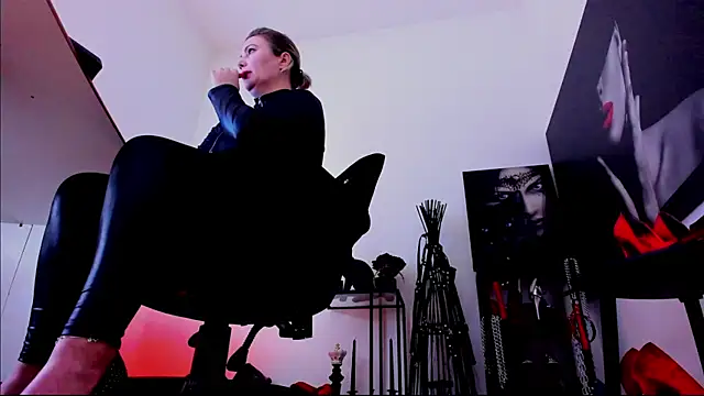 MistressDemisweet webcam