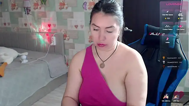 korolek12 (F milf) - 2 fingers in the pussy