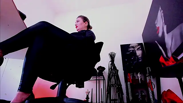 MistressDemisweet webcam stripchat model stream image