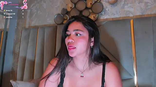 Webcam Model (KimDevinne)  is live.Free join now!