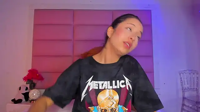 little-emma - Little-Emma's free webcam - UK Sex Cams