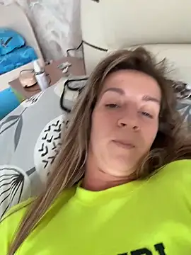 evvamur (F young) - toy in the pussy