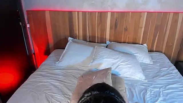 KrystalWoodss webcam