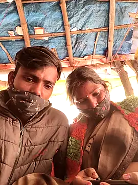 Indiandesicouple155's live cam