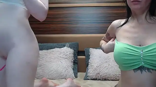 DirtyDesiresXXX webcam