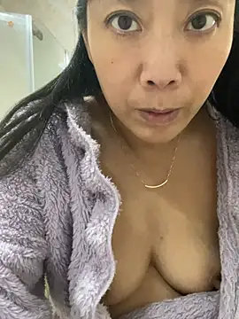 美女xiangxiang-love在线直播