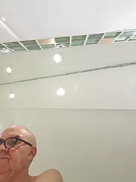 Oldmenhot66 webcam