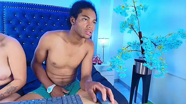 Cristal_and_luke webcam