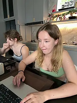 Nura_n_Sarah webcam