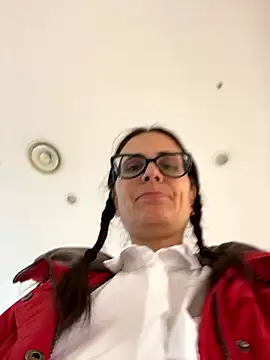 natakitten (F milf) - Show tits in public, pinch nips