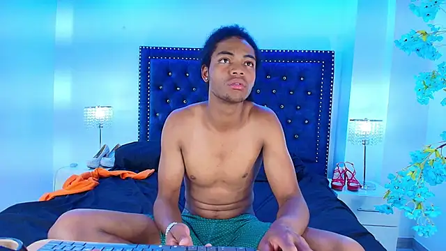 Cristal_and_luke webcam