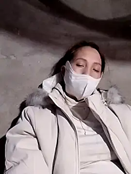 Gummiesu webcam stripchat model stream image