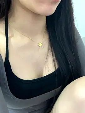 Webcam Model (Jonlie18)  is live.Free join now!