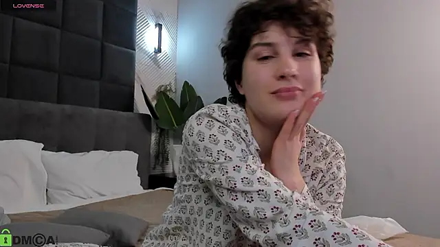 Adeline_Perle webcam