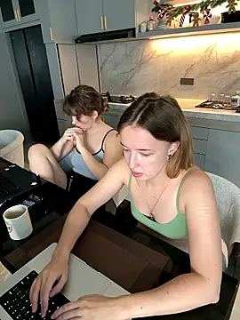 Nura_n_Sarah webcam