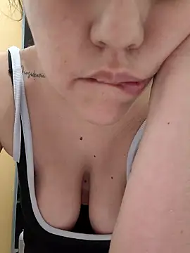 SweettyNaugthy webcam