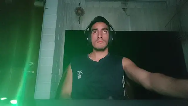 TommyMomentum webcam