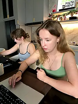 Nura_n_Sarah webcam