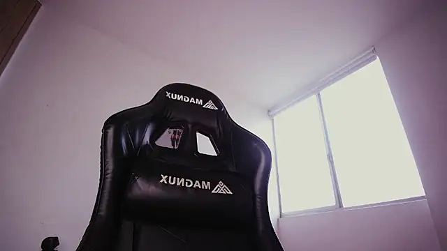 kiitygirl (T teen) - hard dick IN CAM