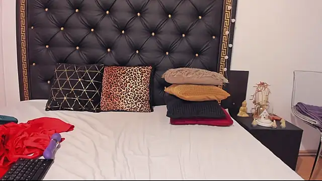 PreciousAillyn webcam