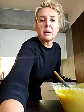 MariaRichi_ from StripChat is Freechat