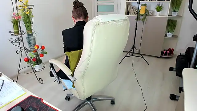 vika73 - Vika73's free webcam - UK Sex Cams