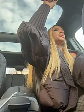 LovingBlondie webcam