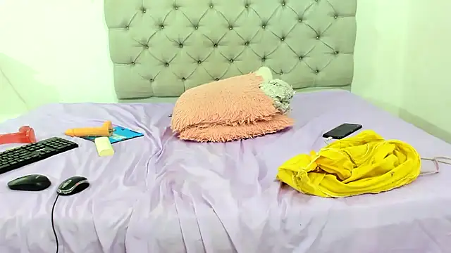 Marilin_curly webcam