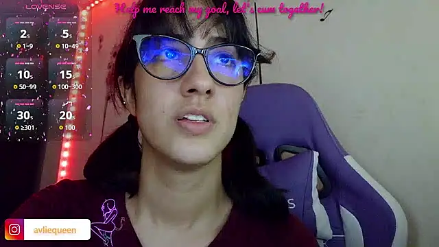 avliequeen (F young) - Anal show