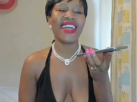 AfricanSquirtingQueen webcam