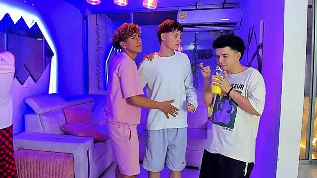 Houseofwarrios webcam