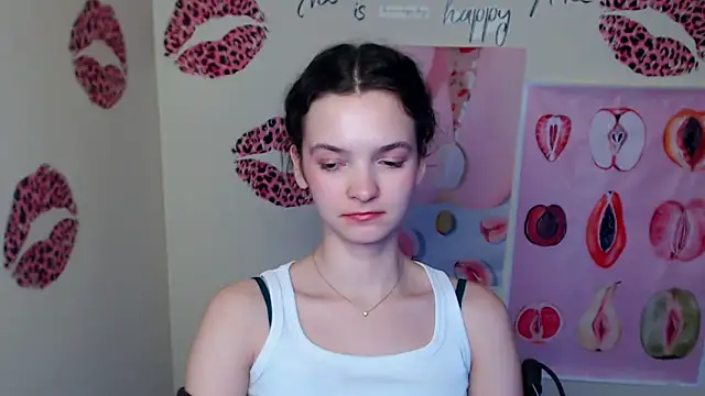 _SusieSu_ live cam screenshot female on VideoChat.work — Live Cam Directory