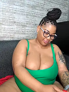 Webcam Model (ExclusiveLeexx) is live